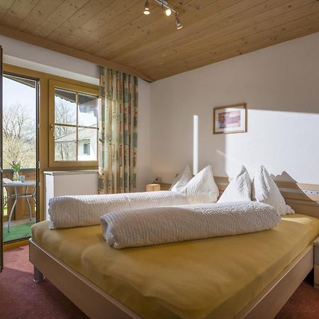 Gaestehaus Schwaiger - Wiesenweg Kössen Kamer foto